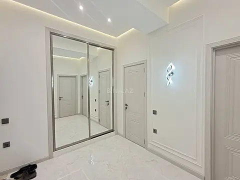 Satılır 4 otaqlı mənzil 181 m²