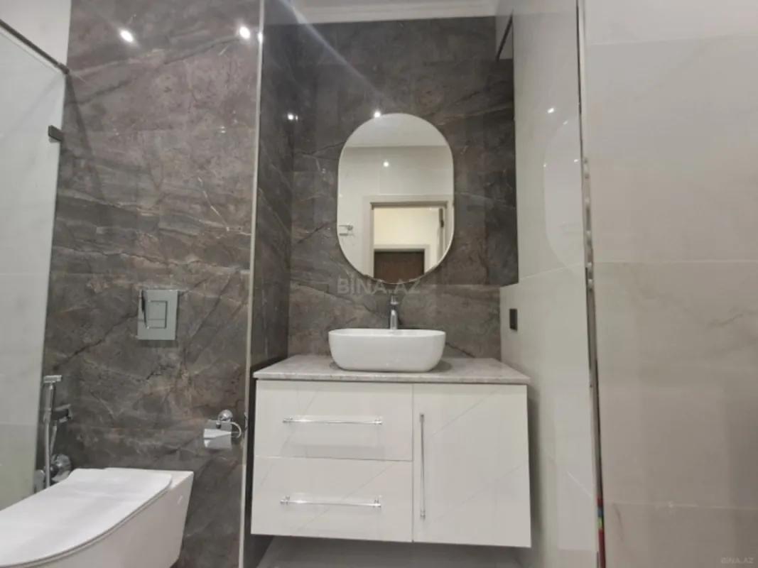 Satılır 4 otaqlı mənzil 181 m²