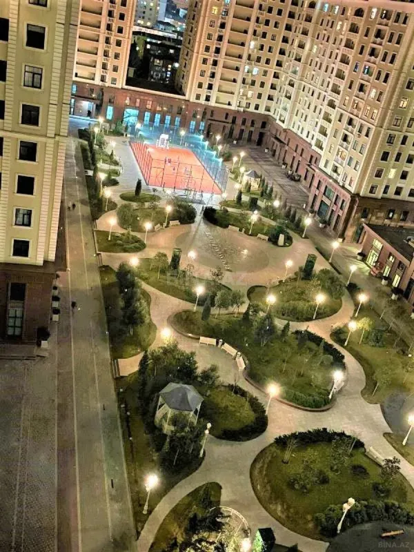 Satılır 4 otaqlı mənzil 181 m²