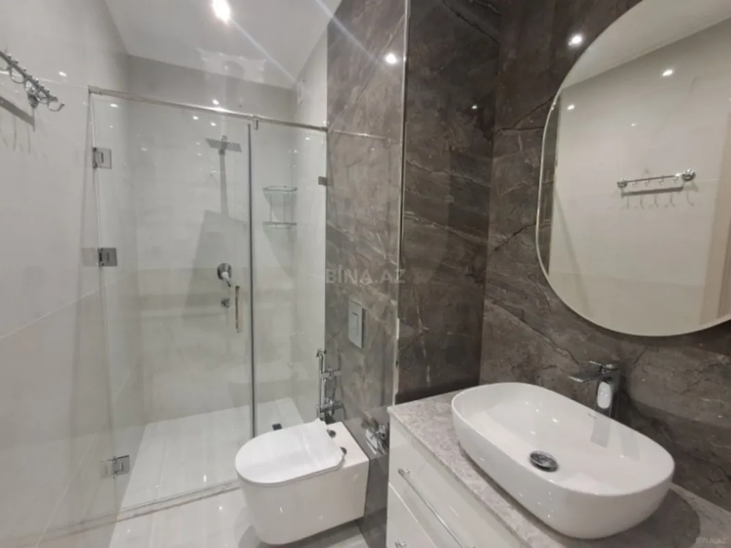 Satılır 4 otaqlı mənzil 181 m²