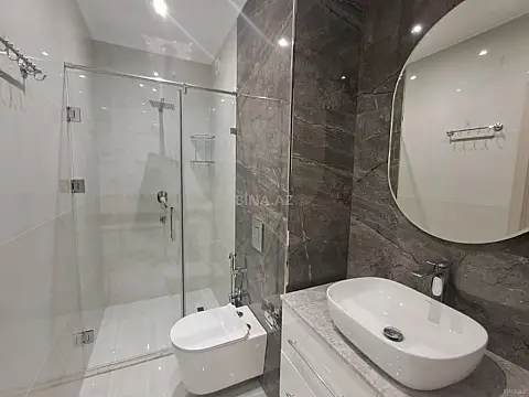 Satılır 4 otaqlı mənzil 181 m²