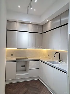 Satılır 4 otaqlı mənzil 181 m²
