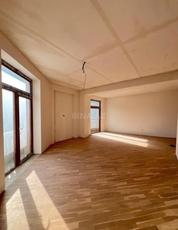 Satılır 3 otaqlı mənzil 129 m²