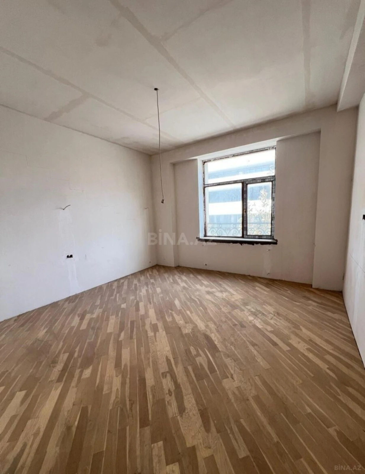 Satılır 3 otaqlı mənzil 129 m²