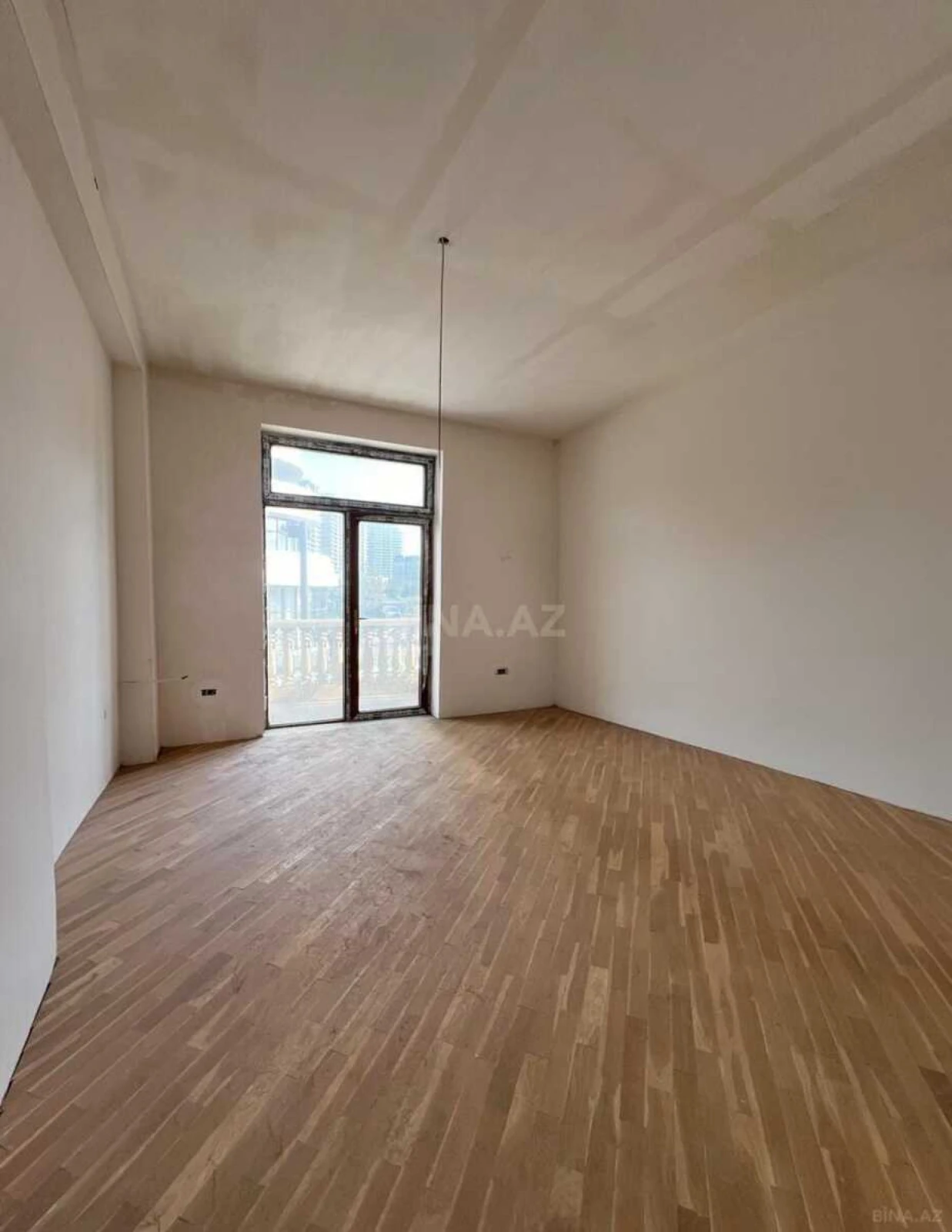 Satılır 3 otaqlı mənzil 129 m²