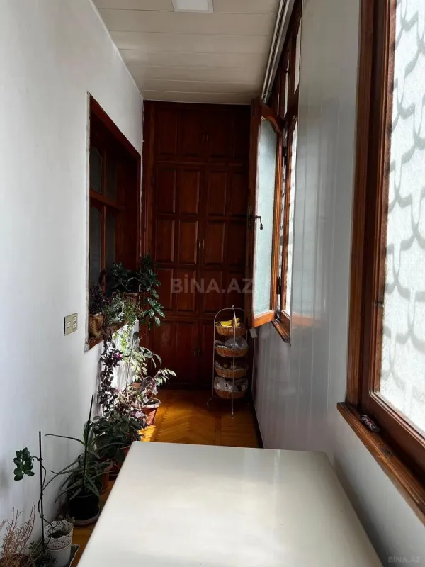 Satılır 5 otaqlı mənzil 140 m²
