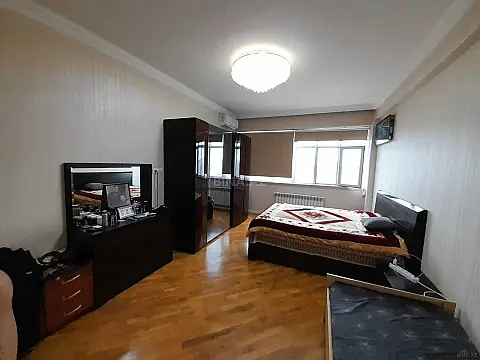 Satılır 3 otaqlı mənzil 147 m²