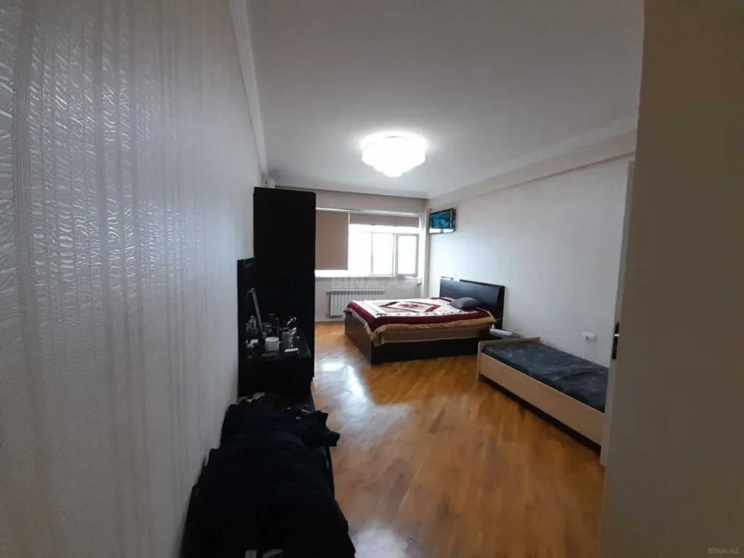 Satılır 3 otaqlı mənzil 147 m²