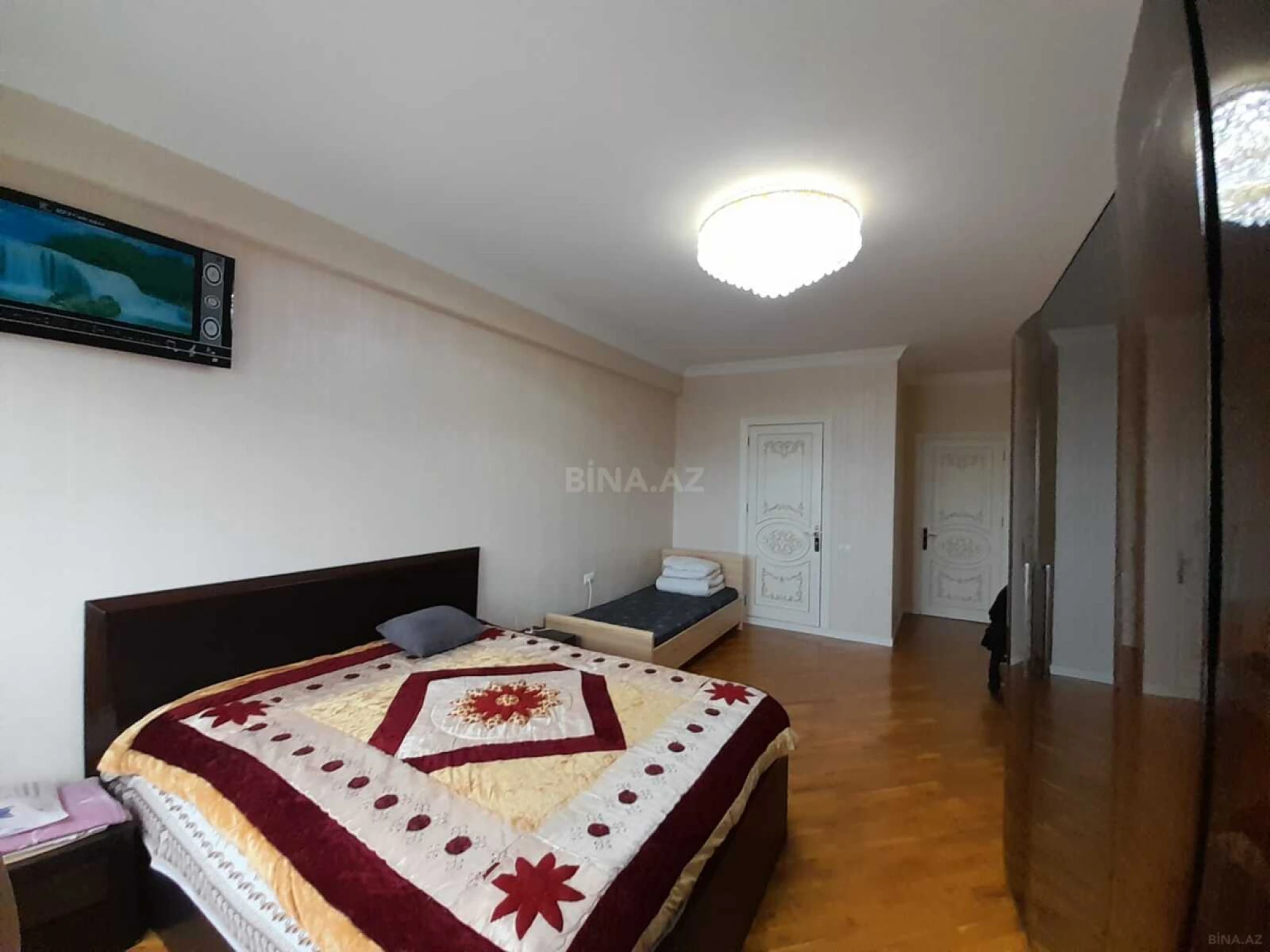 Satılır 3 otaqlı mənzil 147 m²