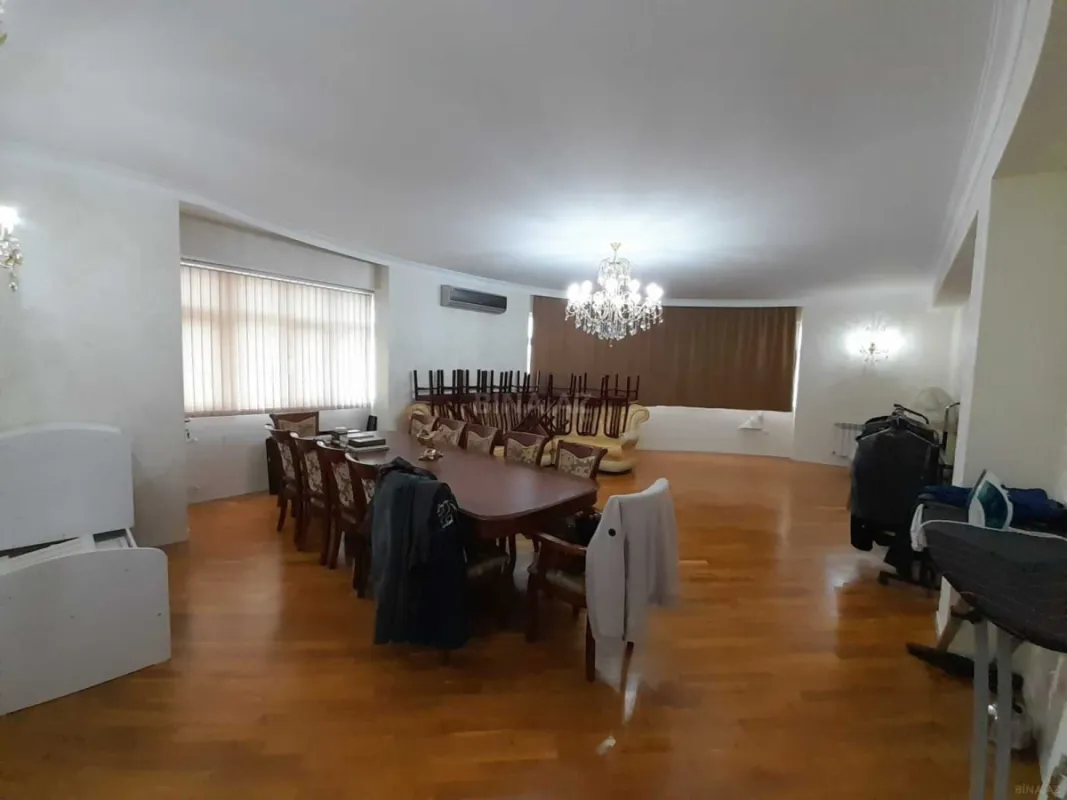 Satılır 3 otaqlı mənzil 147 m²