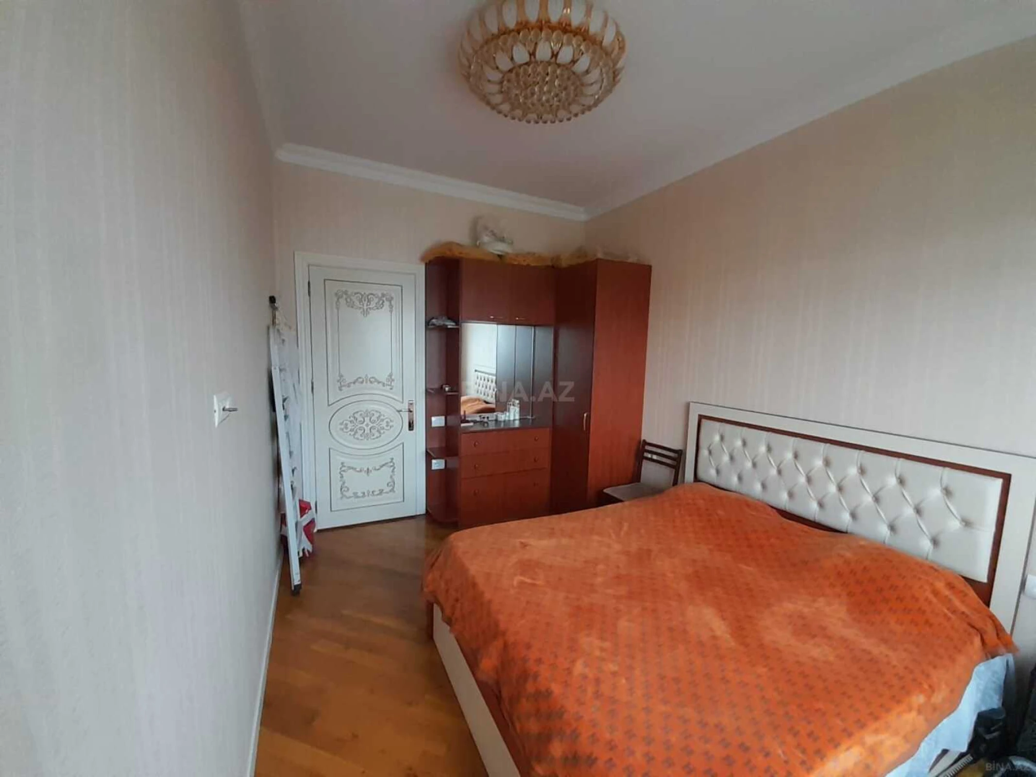 Satılır 3 otaqlı mənzil 147 m²