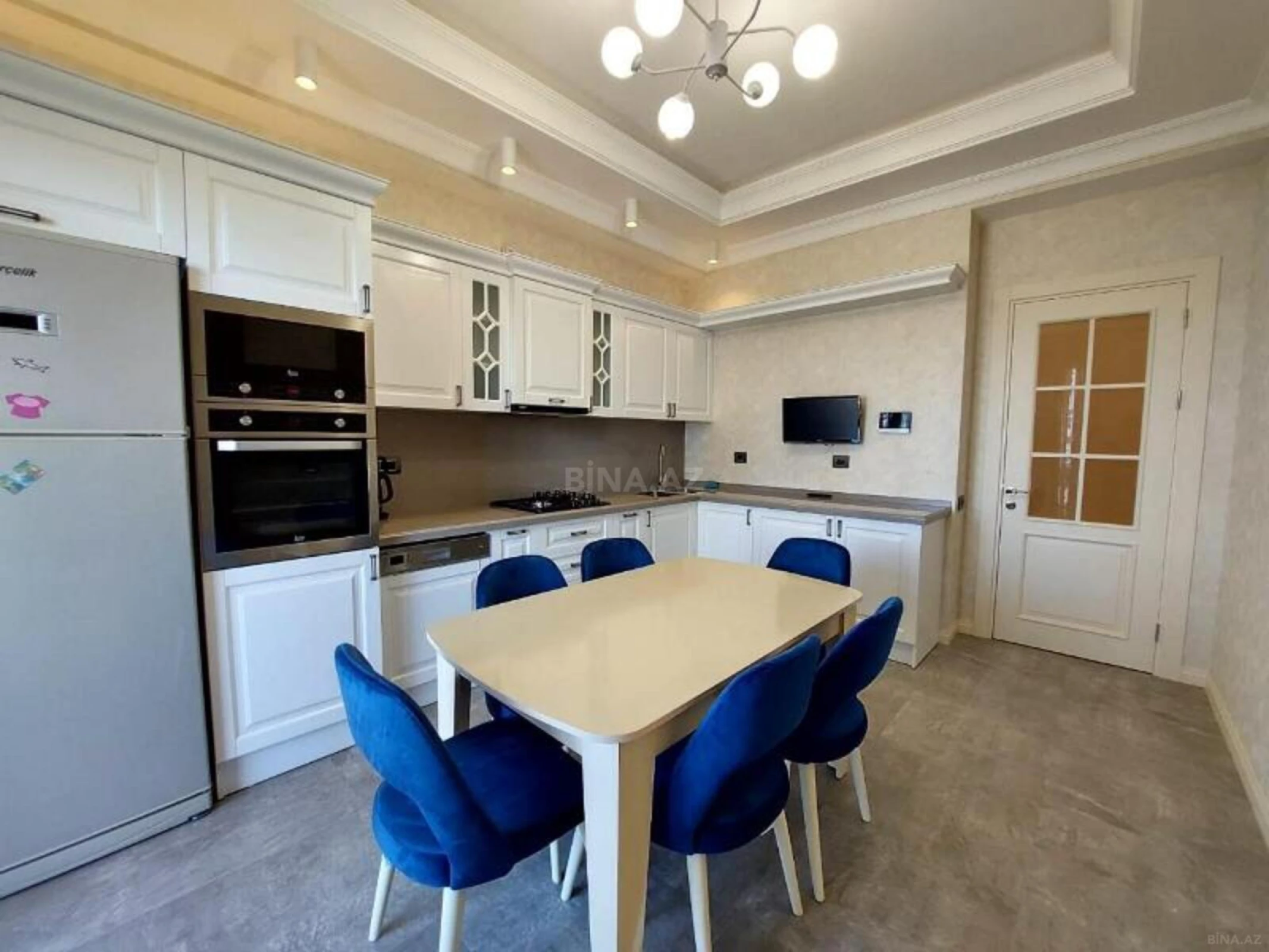 Satılır 3 otaqlı mənzil 132 m²