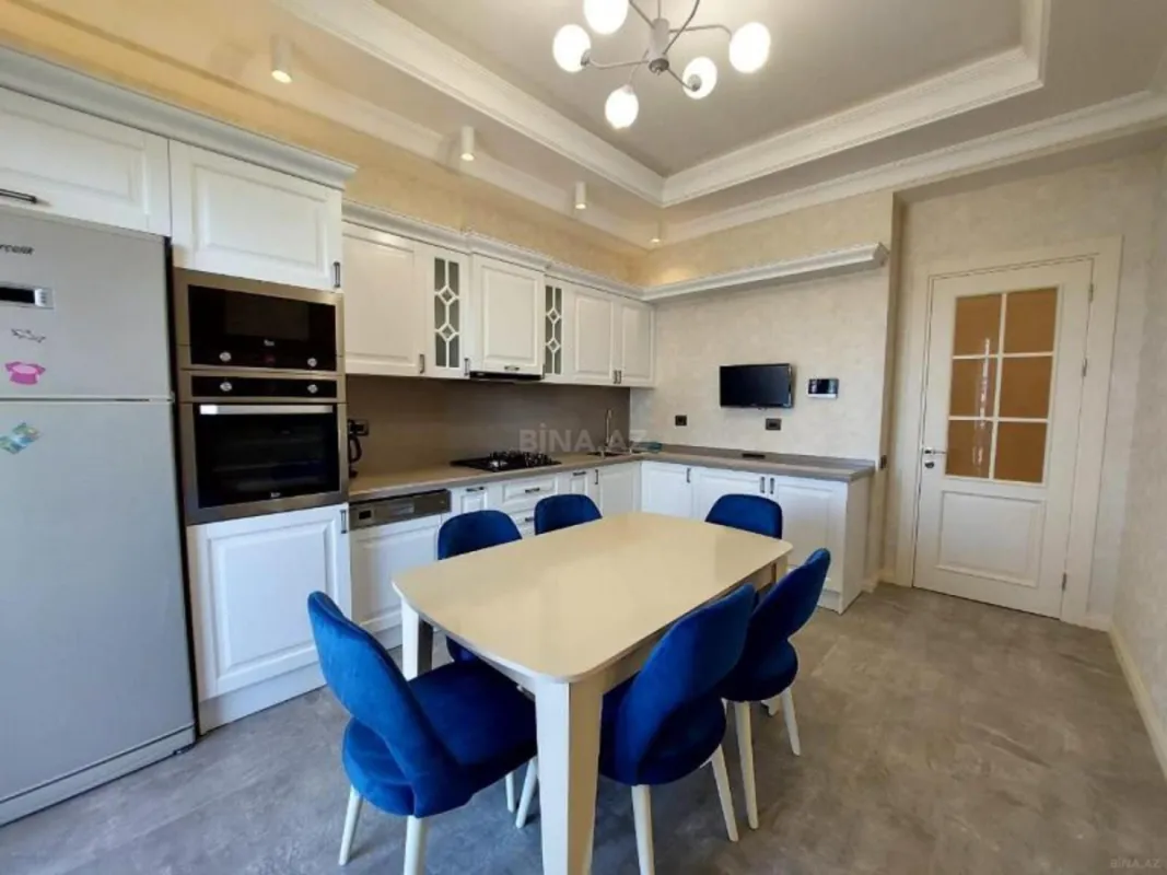 Satılır 3 otaqlı mənzil 132 m²