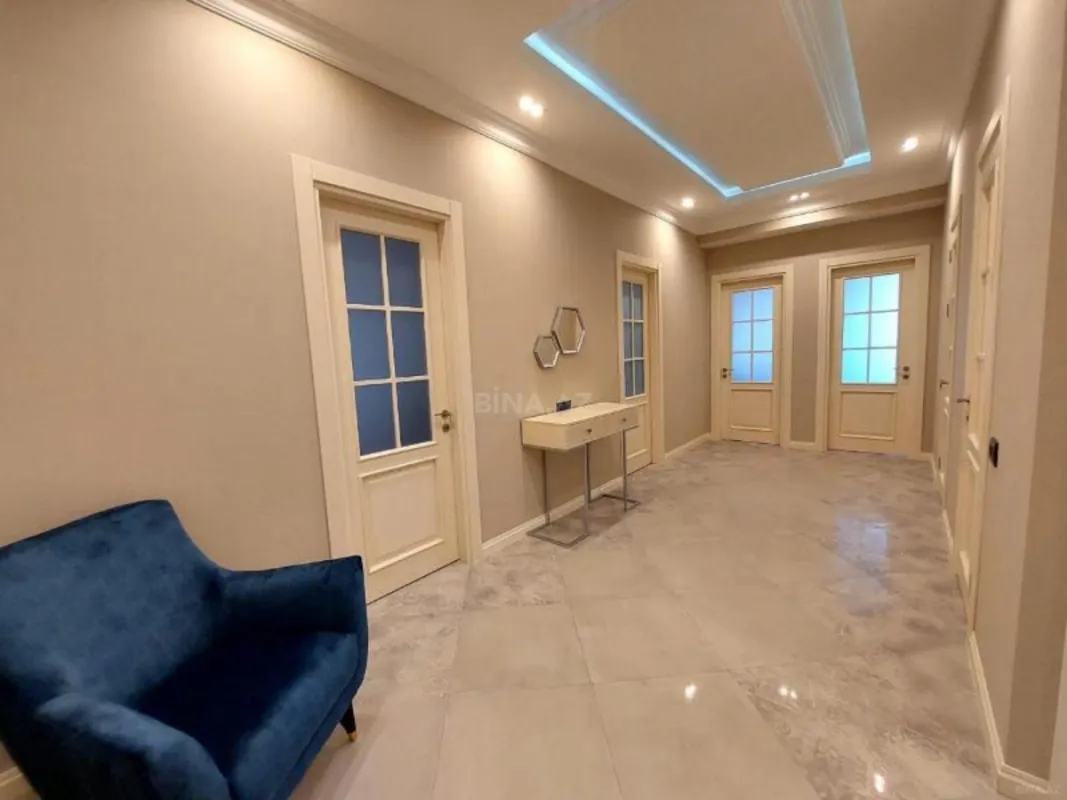 Satılır 3 otaqlı mənzil 132 m²
