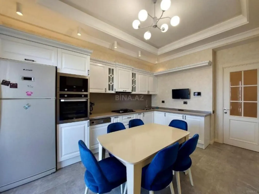 Satılır 3 otaqlı mənzil 132 m²