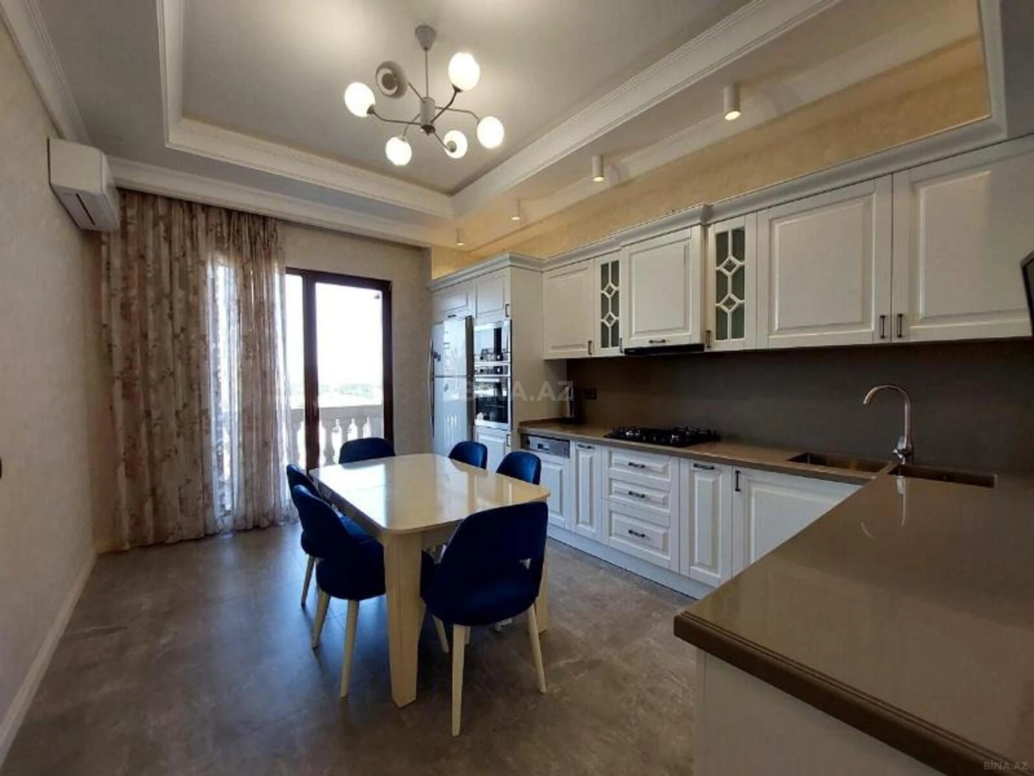 Satılır 3 otaqlı mənzil 132 m²