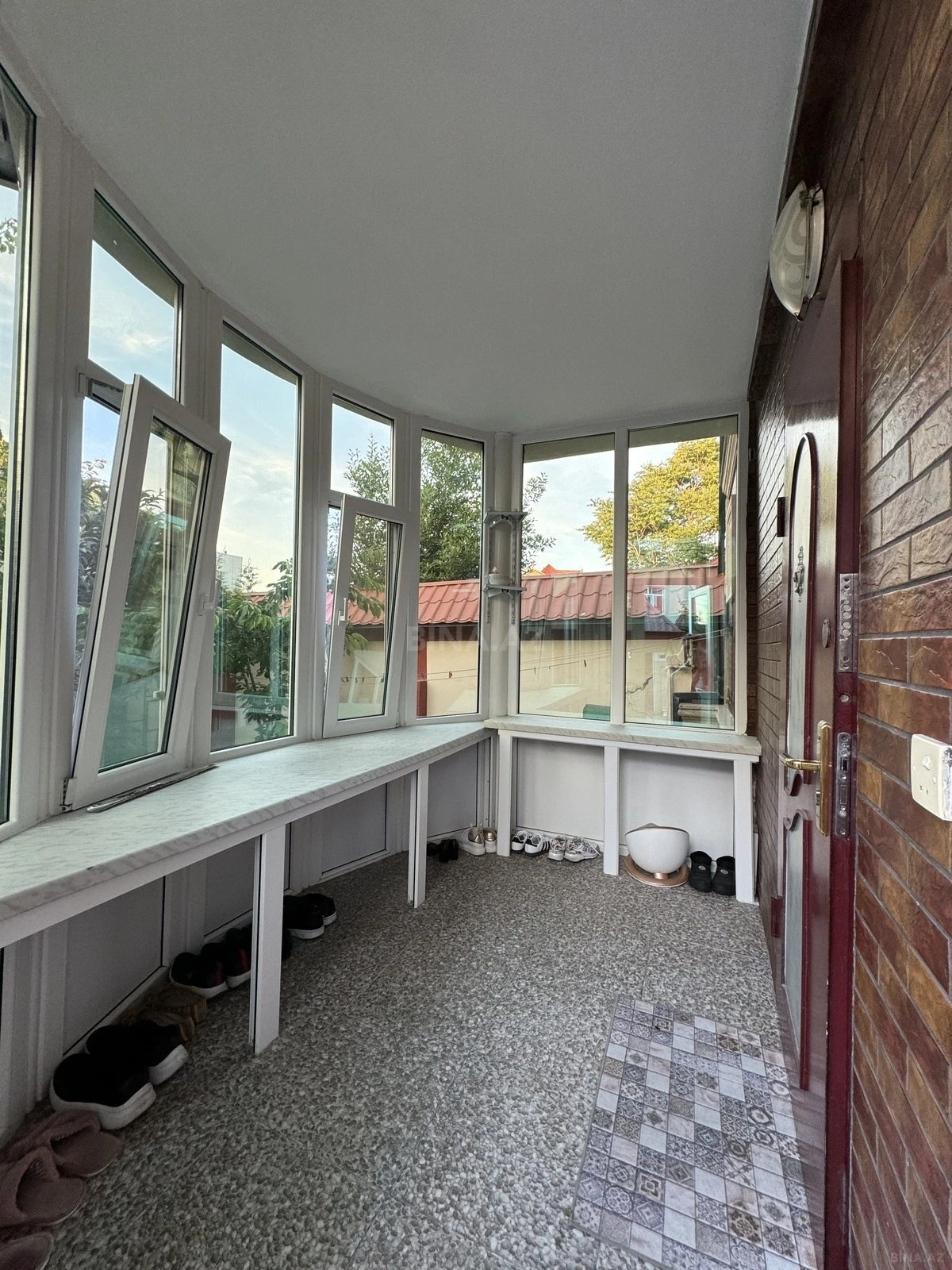 Satılır 6 otaqlı həyət evi 220 m²