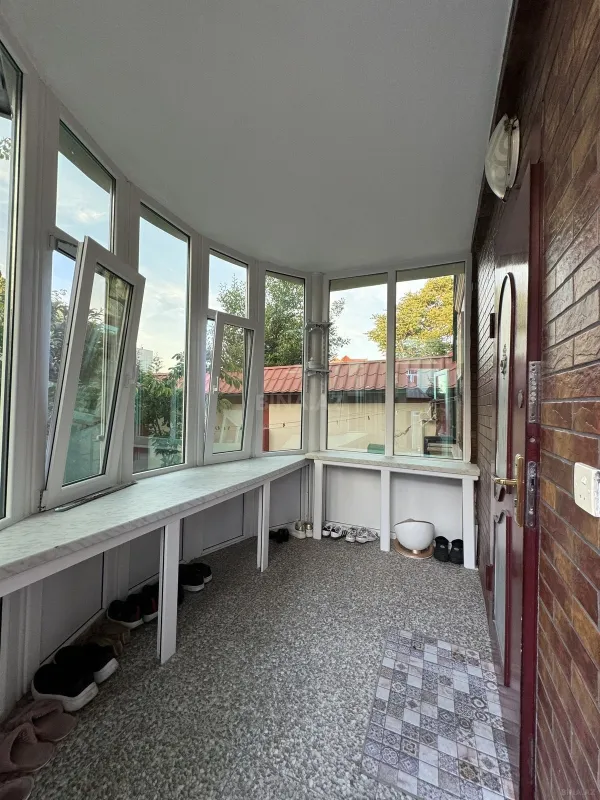 Satılır 6 otaqlı həyət evi 220 m²