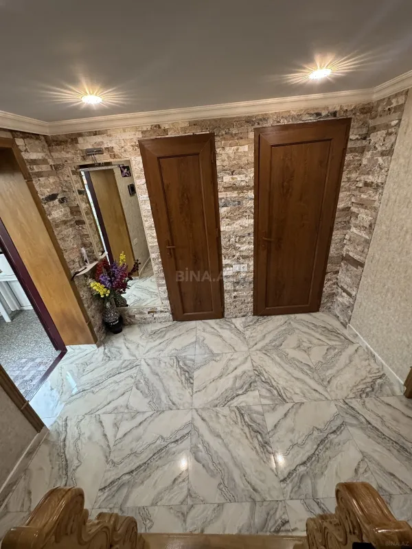 Satılır 6 otaqlı həyət evi 220 m²