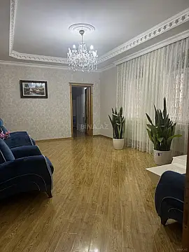 Satılır 6 otaqlı həyət evi 220 m²