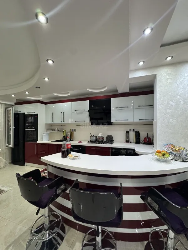 Satılır 6 otaqlı həyət evi 220 m²