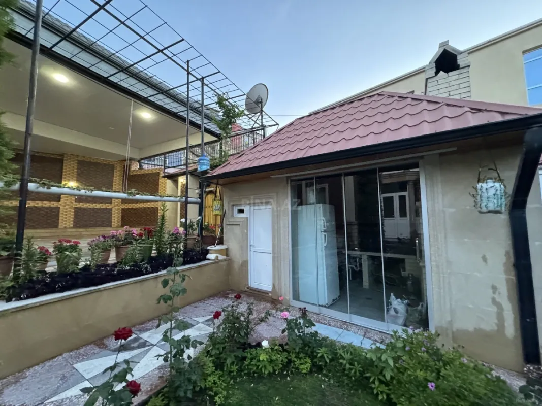 Satılır 6 otaqlı həyət evi 220 m²