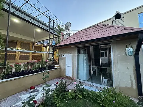 Satılır 6 otaqlı həyət evi 220 m²