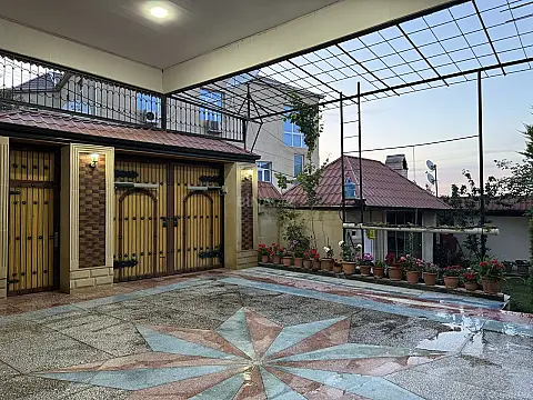 Satılır 6 otaqlı həyət evi 220 m²