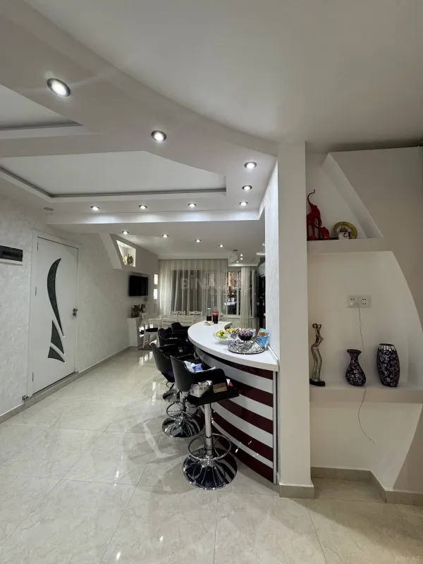 Satılır 6 otaqlı həyət evi 220 m²