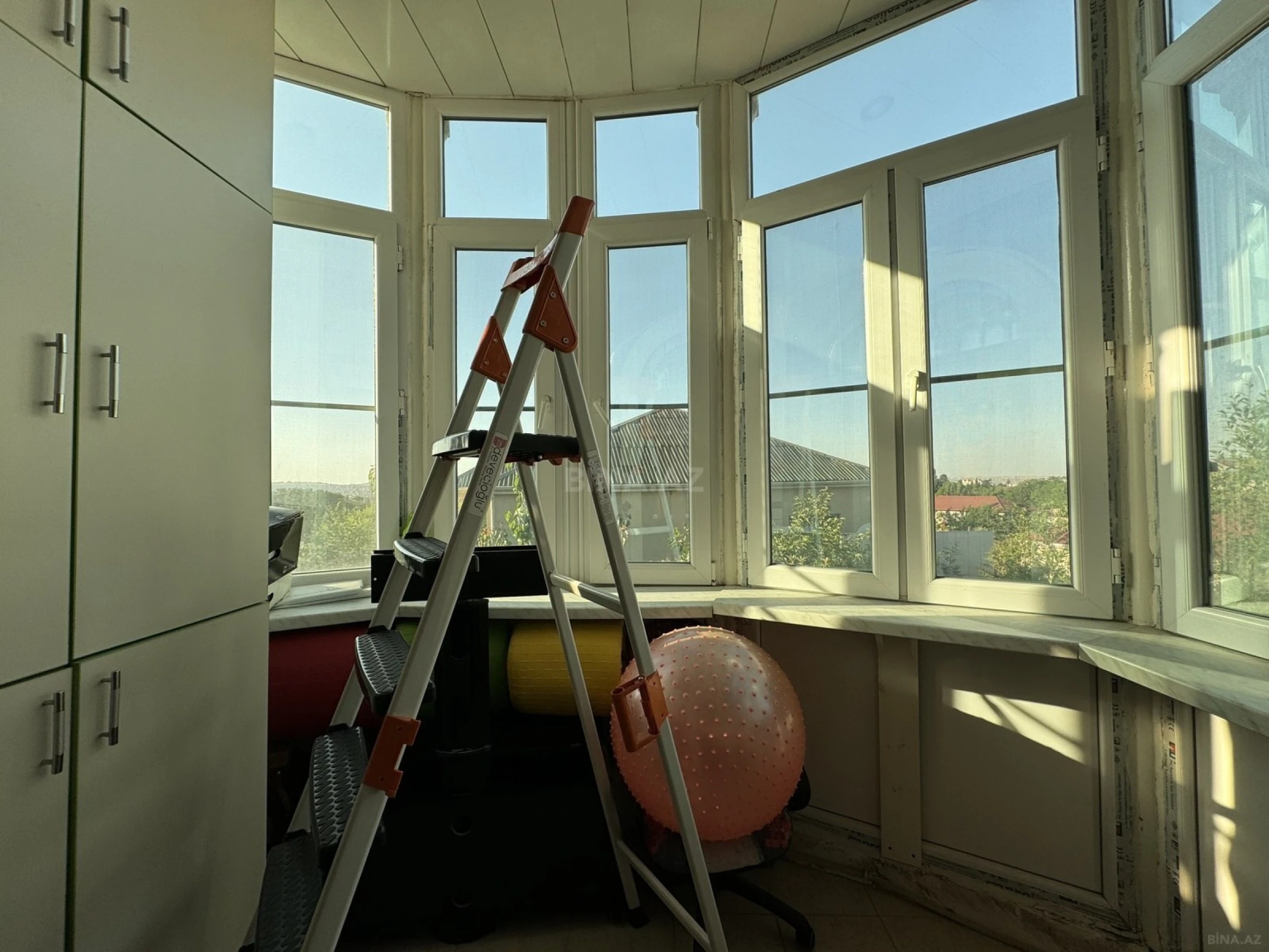 Satılır 6 otaqlı həyət evi 220 m²