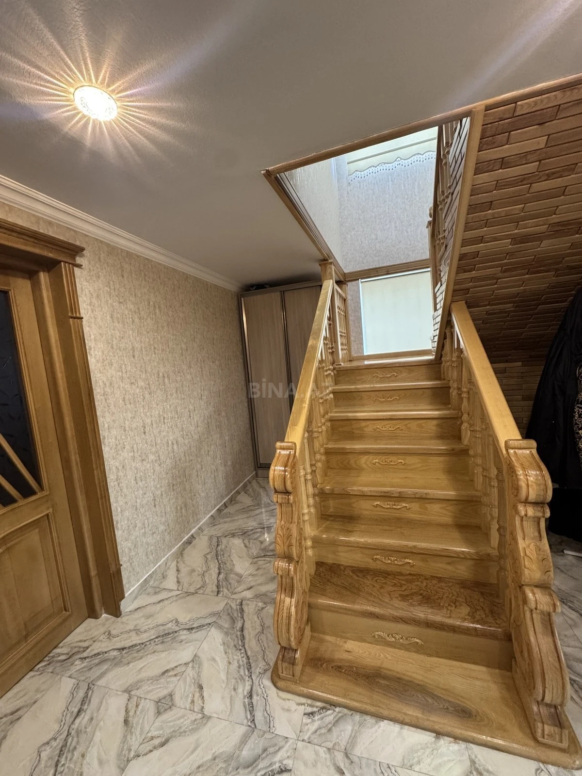 Satılır 6 otaqlı həyət evi 220 m²