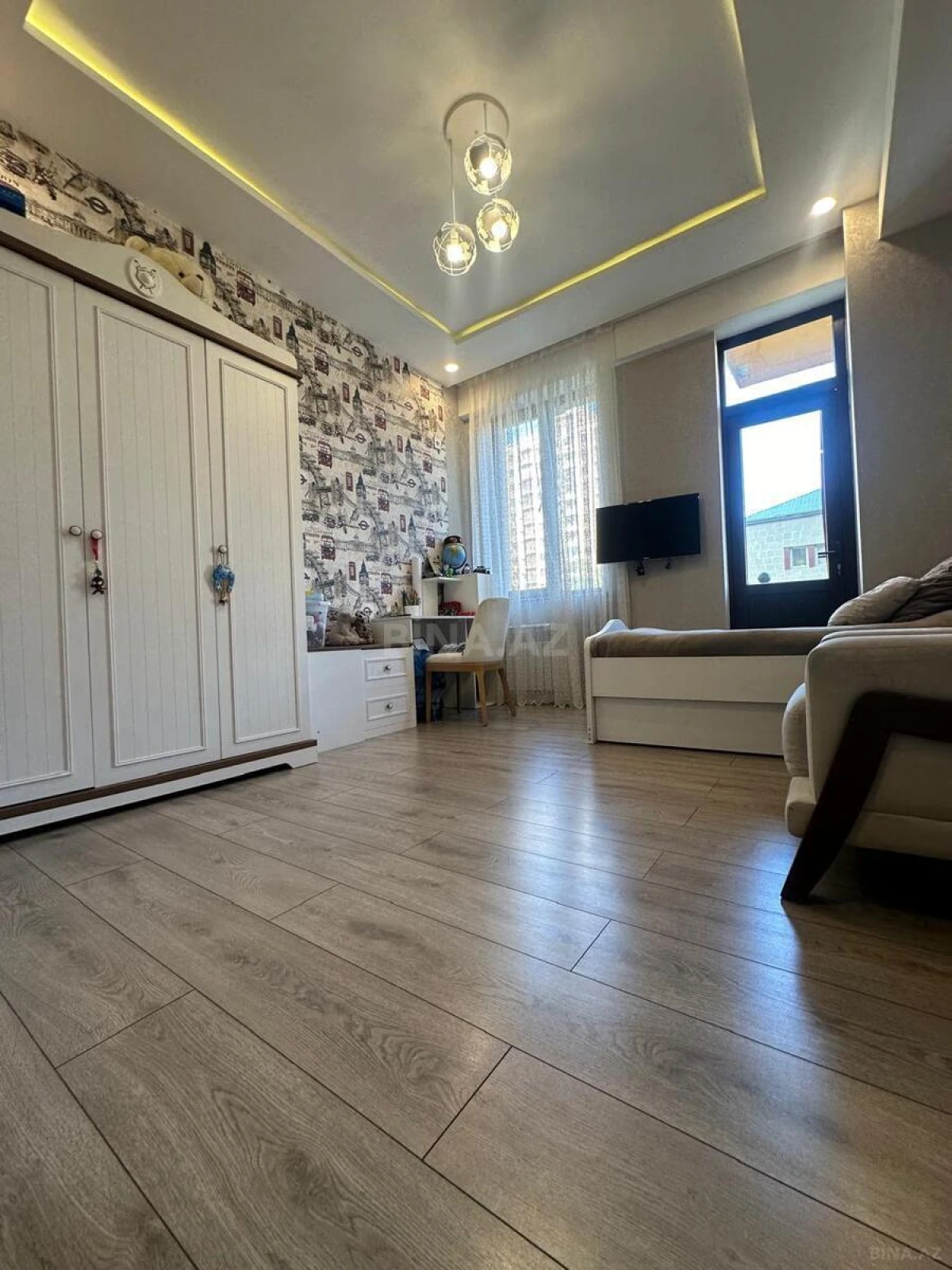 Satılır 3 otaqlı mənzil 130 m²