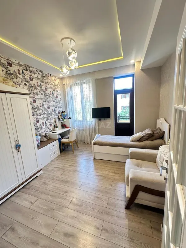 Satılır 3 otaqlı mənzil 130 m²