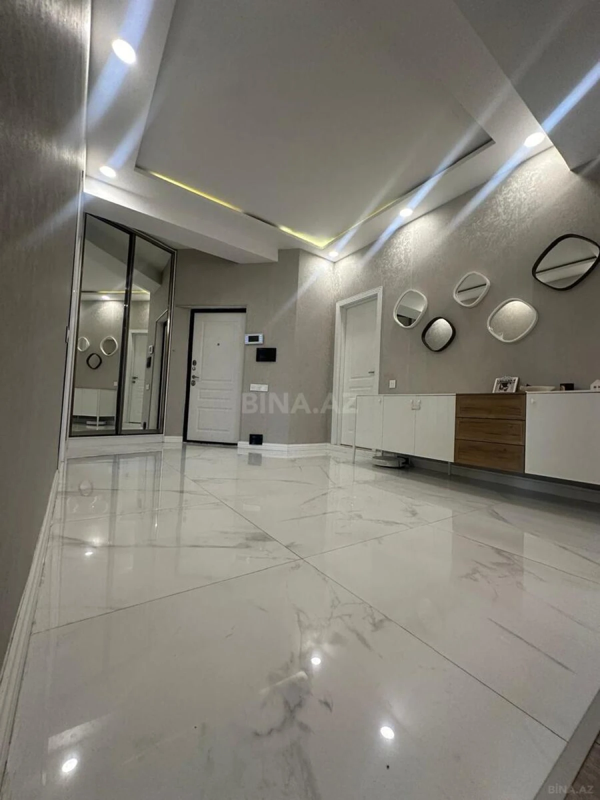 Satılır 3 otaqlı mənzil 130 m²