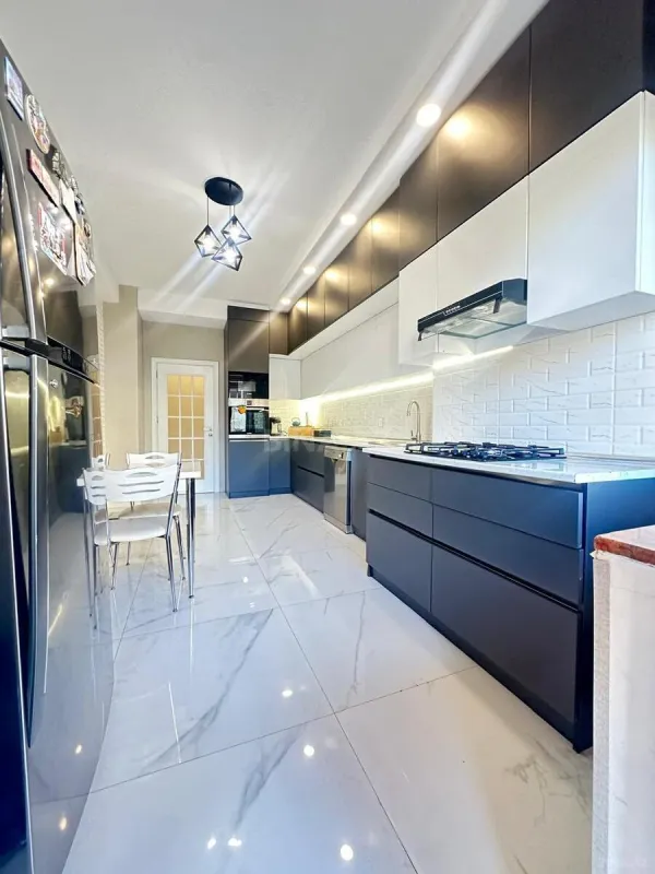 Satılır 3 otaqlı mənzil 130 m²