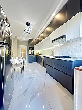 Satılır 3 otaqlı mənzil 130 m²