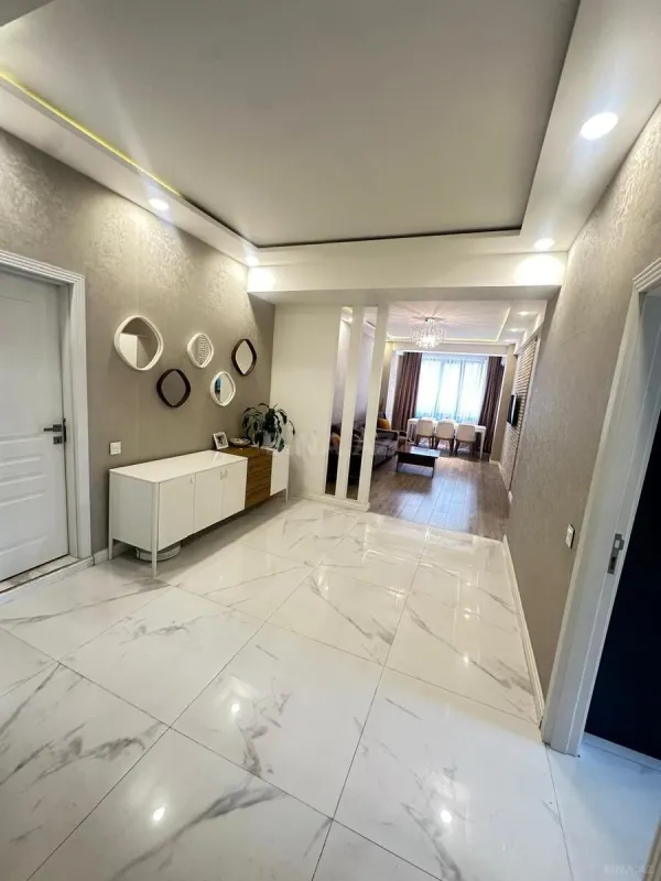 Satılır 3 otaqlı mənzil 130 m²