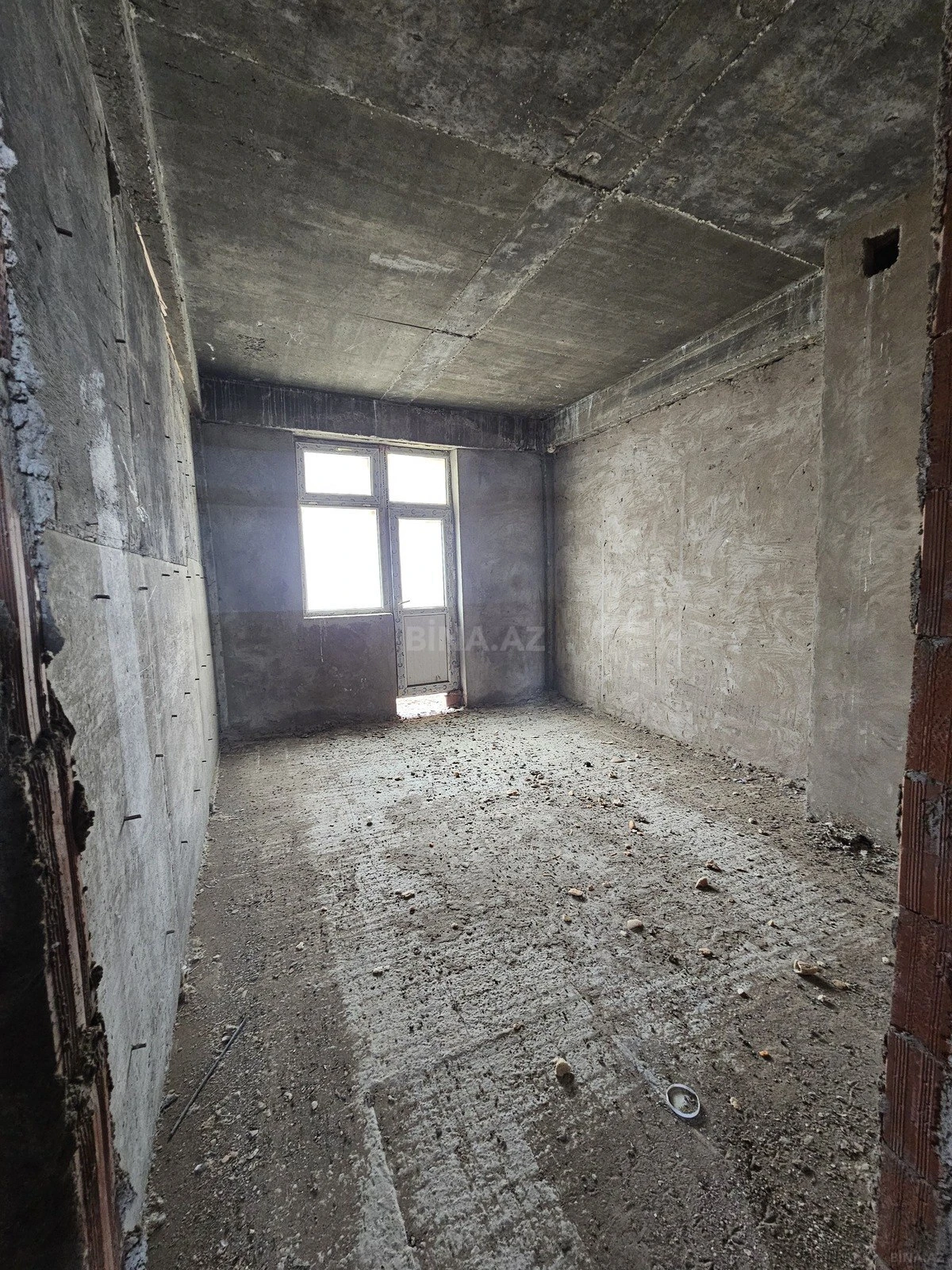 Satılır 4 otaqlı mənzil 180 m²