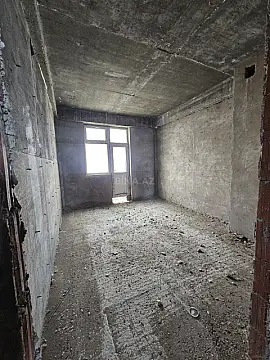 Satılır 4 otaqlı mənzil 180 m²