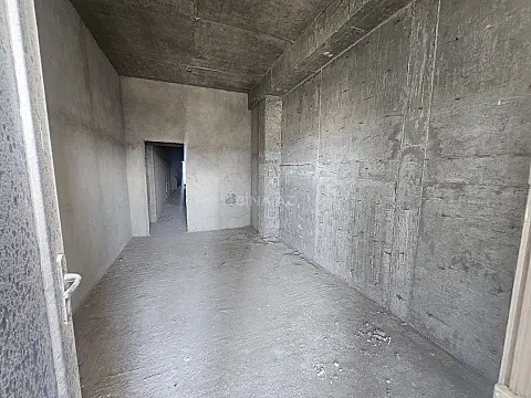 Satılır 4 otaqlı mənzil 180 m²