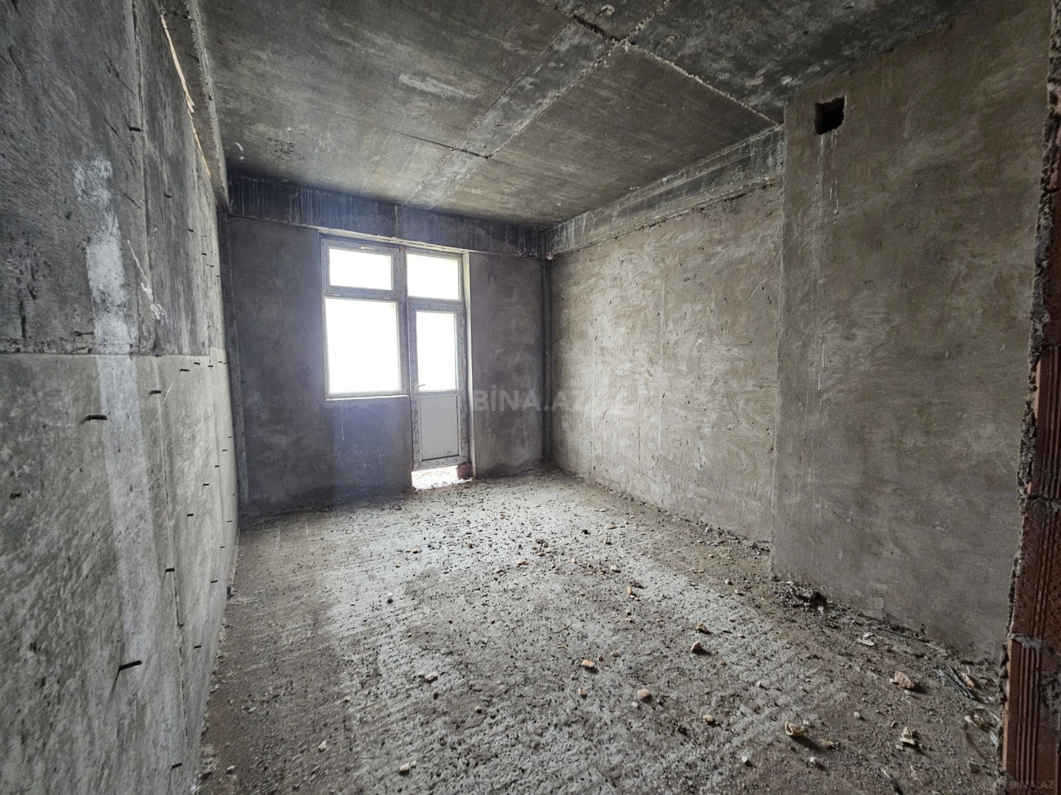 Satılır 4 otaqlı mənzil 180 m²