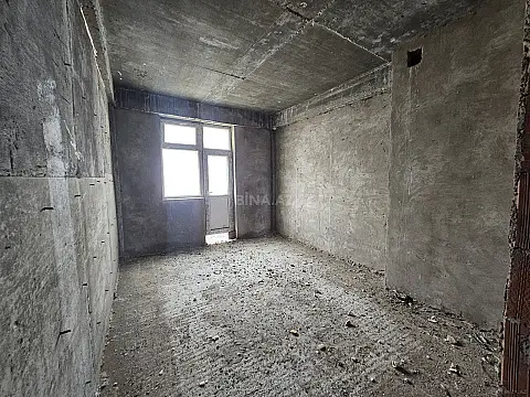 Satılır 4 otaqlı mənzil 180 m²