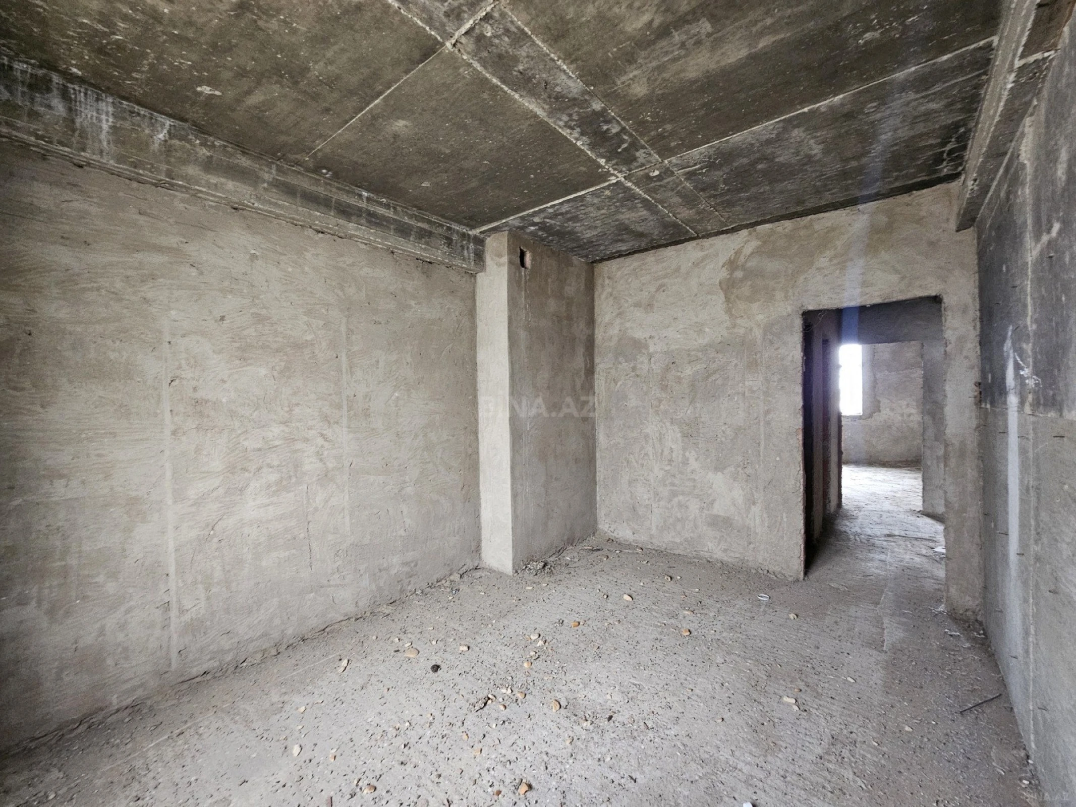 Satılır 4 otaqlı mənzil 180 m²