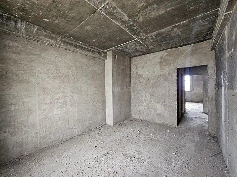 Satılır 4 otaqlı mənzil 180 m²