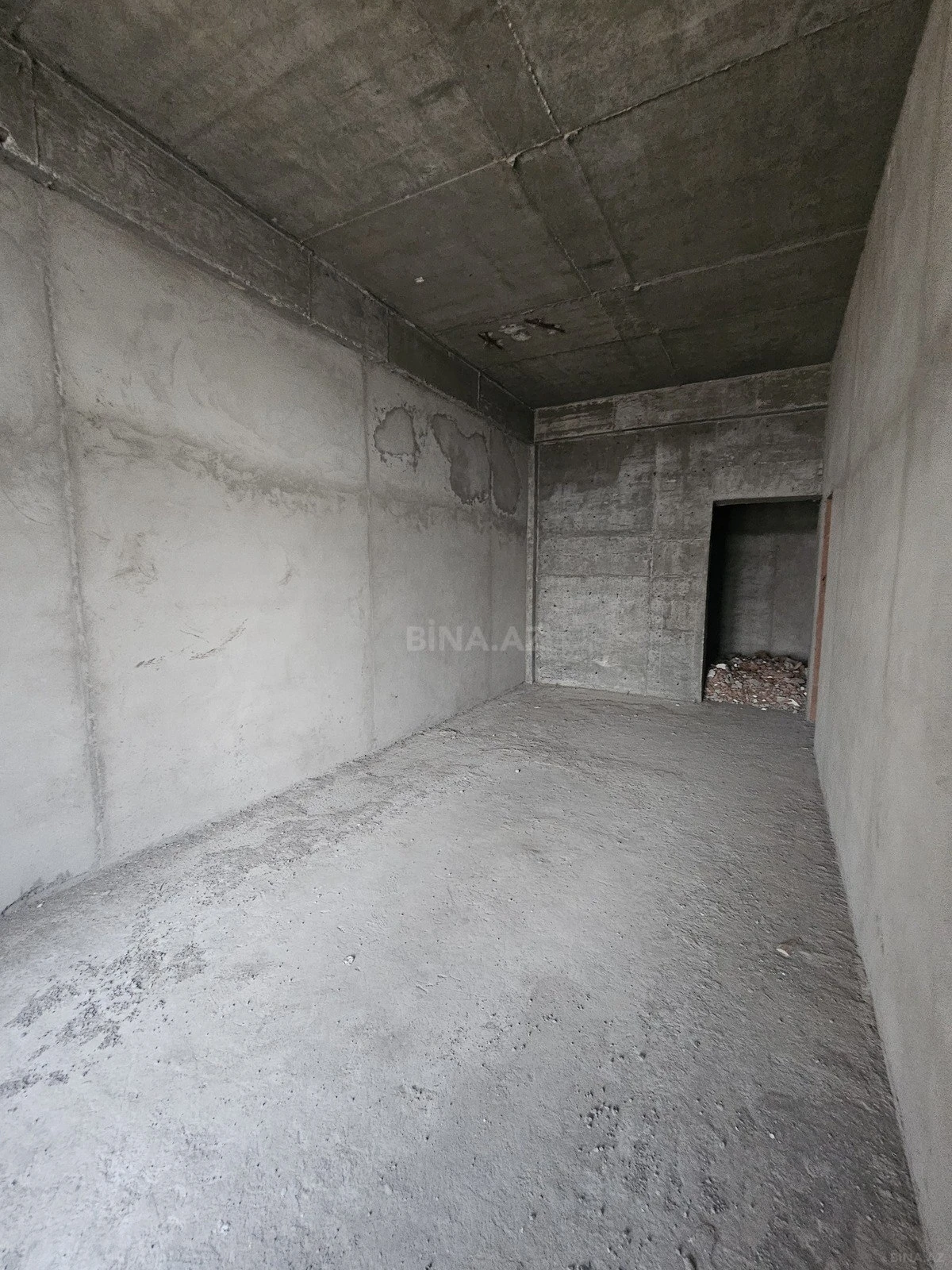 Satılır 4 otaqlı mənzil 180 m²