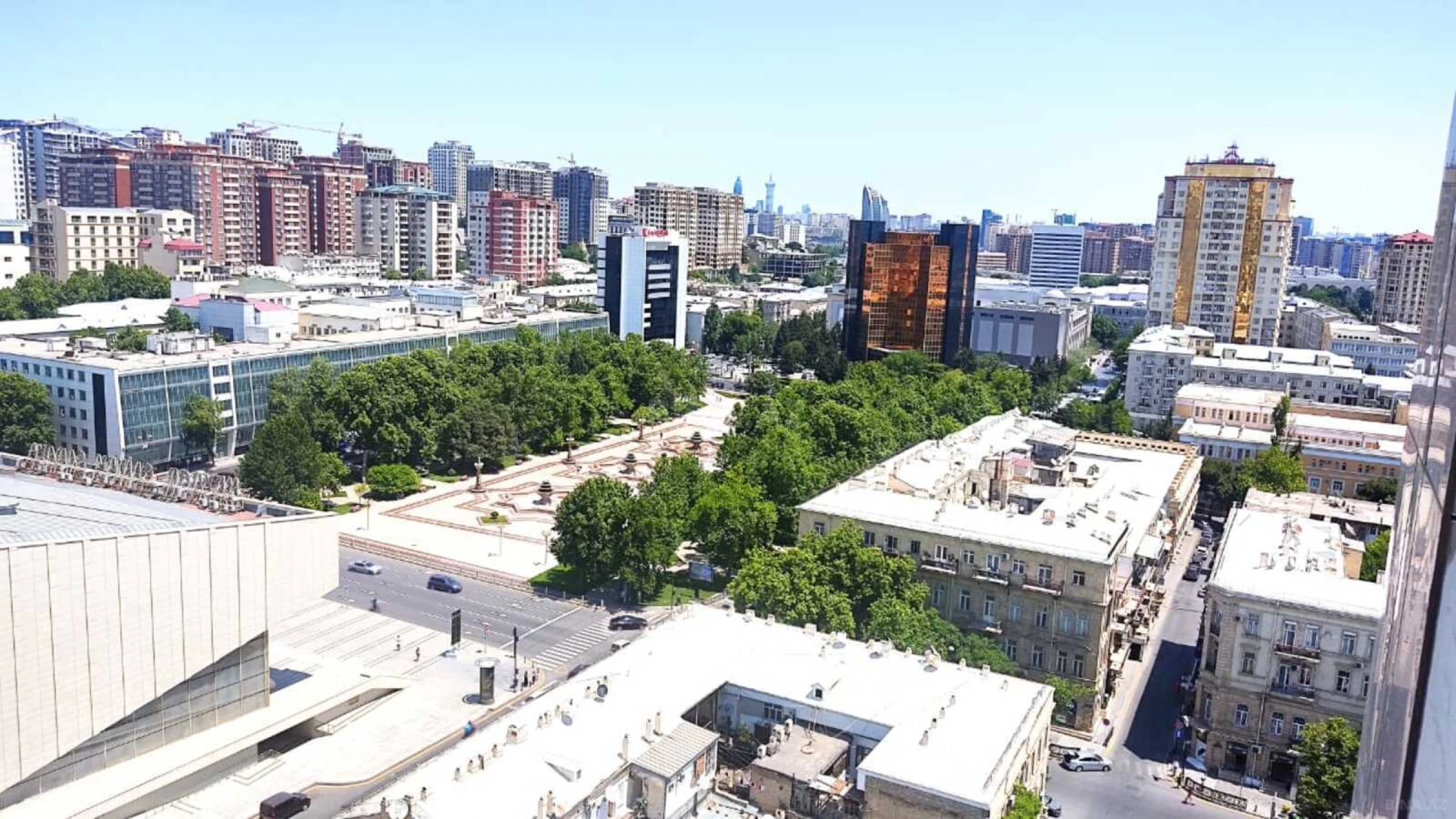 Satılır 5 otaqlı ofis 217 m²