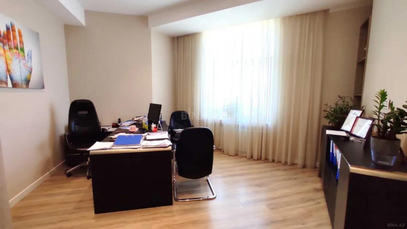 Satılır 5 otaqlı ofis 217 m²