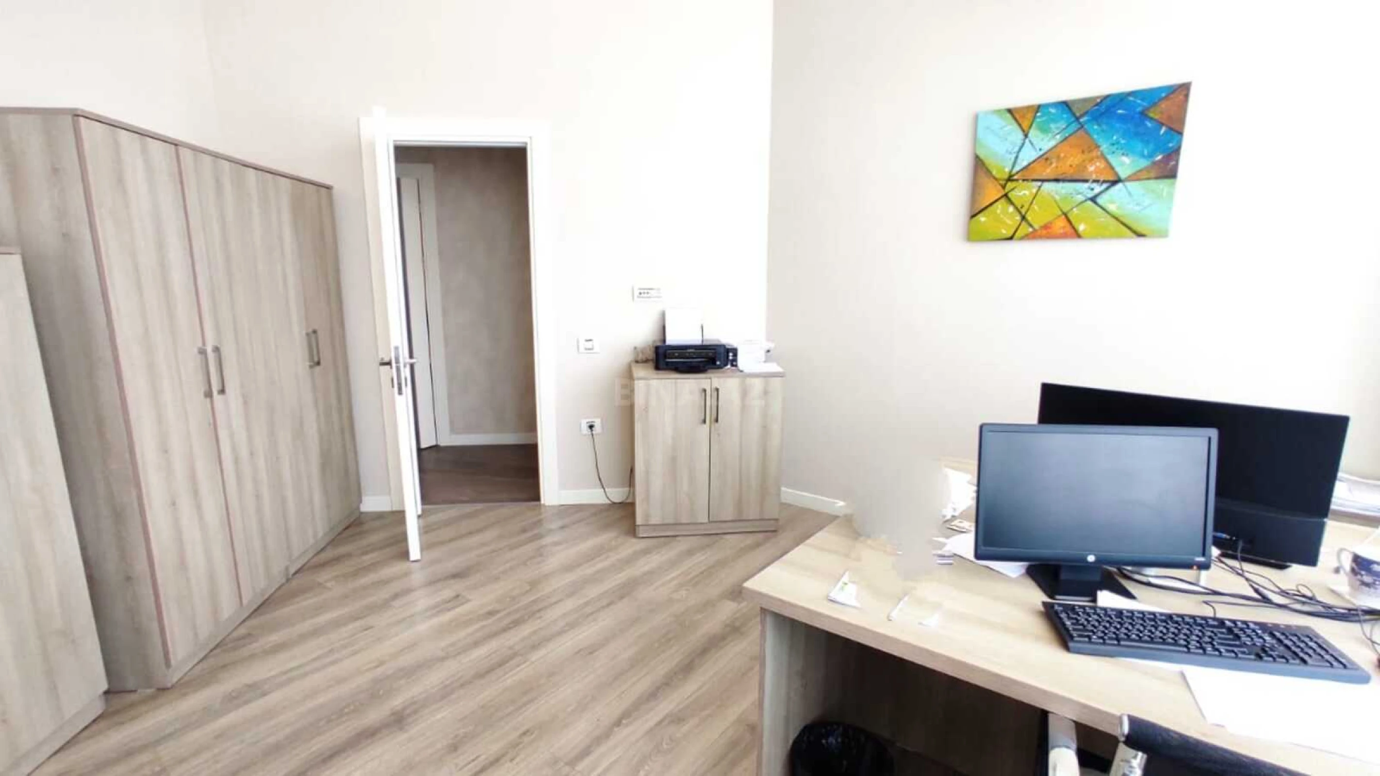 Satılır 5 otaqlı ofis 217 m²