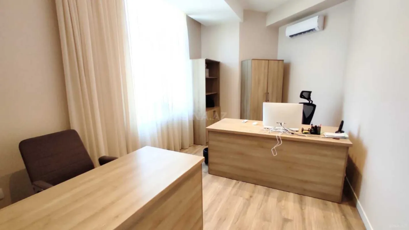 Satılır 5 otaqlı ofis 217 m²