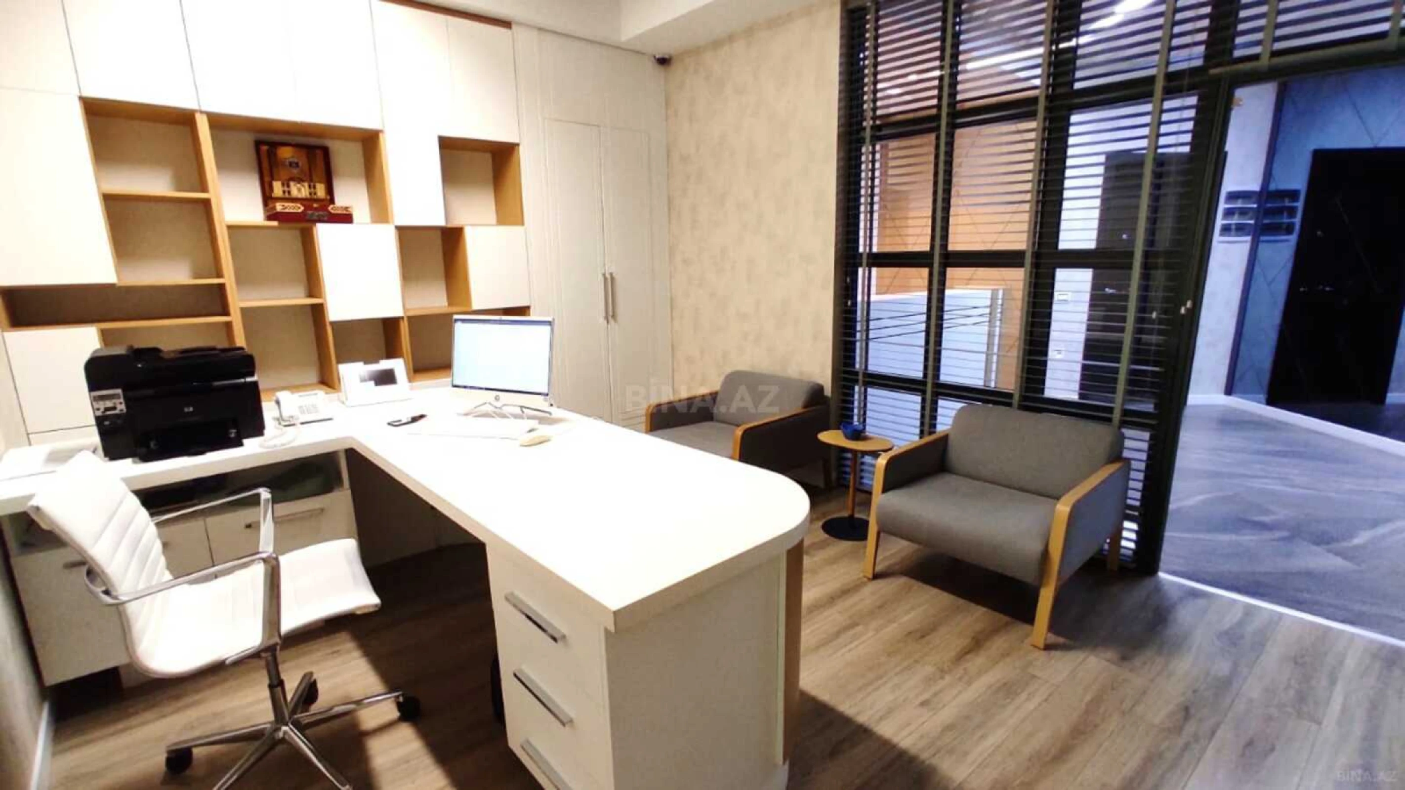 Satılır 5 otaqlı ofis 217 m²